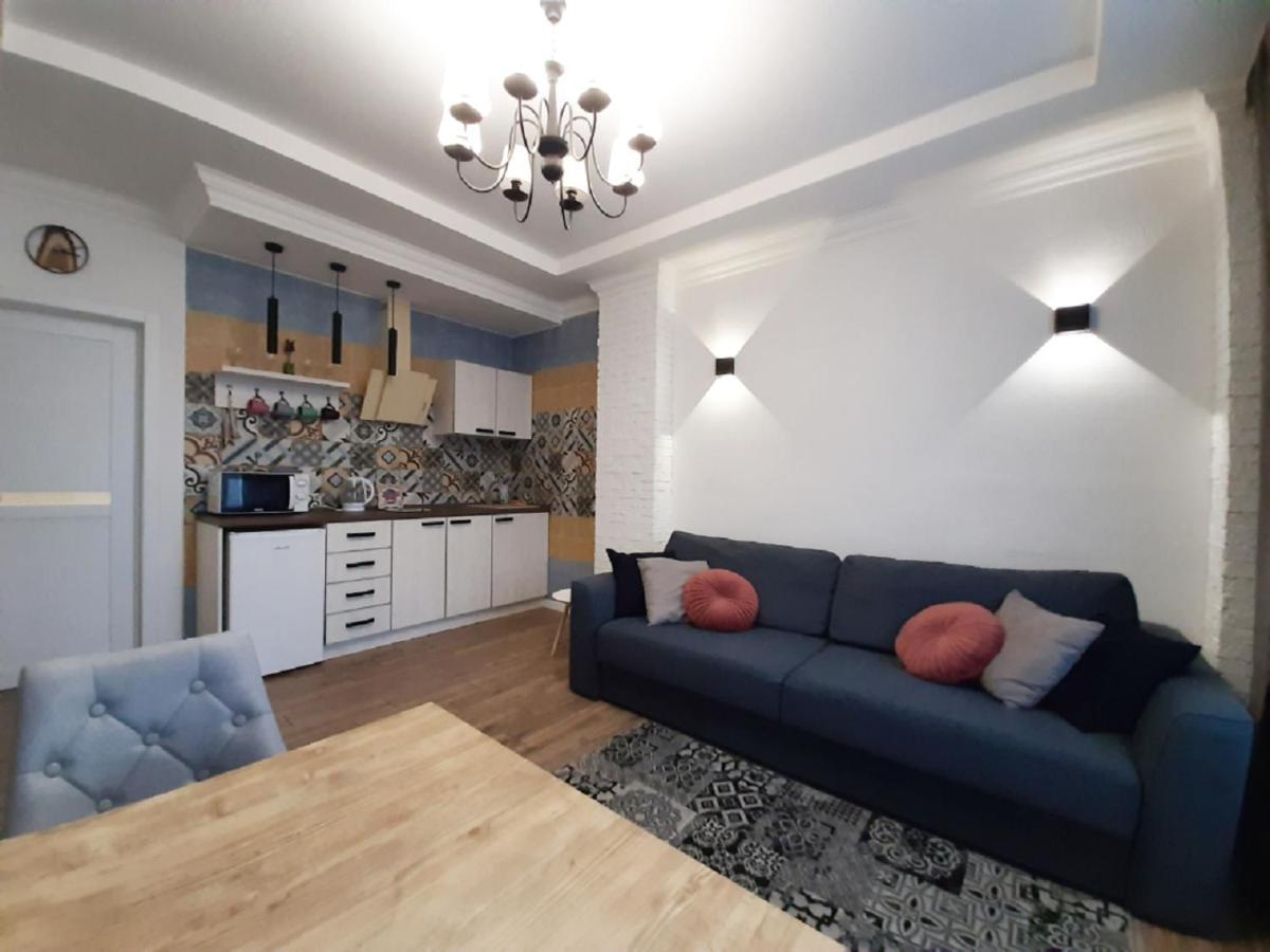 2 Bdr Apartment Near Gorky Park, Center Харков Екстериор снимка