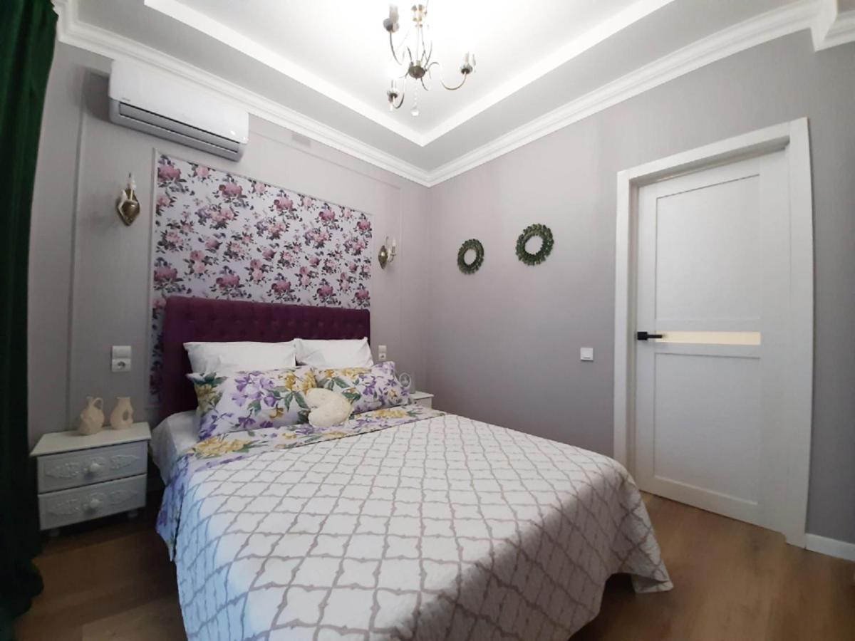 2 Bdr Apartment Near Gorky Park, Center Харков Екстериор снимка