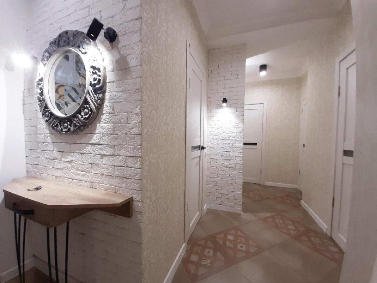 2 Bdr Apartment Near Gorky Park, Center Харков Екстериор снимка