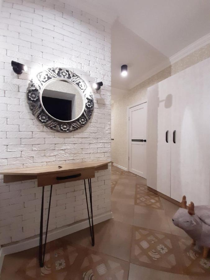 2 Bdr Apartment Near Gorky Park, Center Харков Екстериор снимка