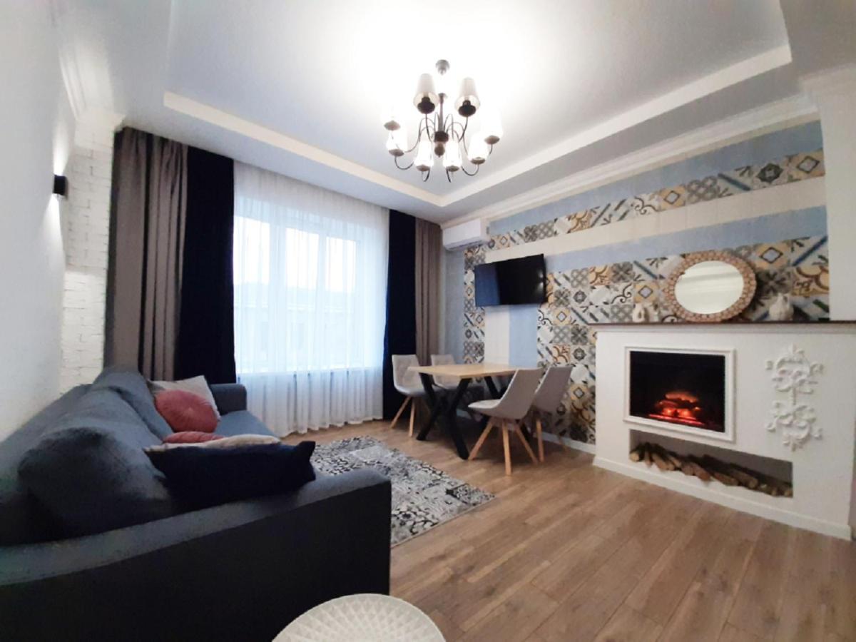 2 Bdr Apartment Near Gorky Park, Center Харков Екстериор снимка