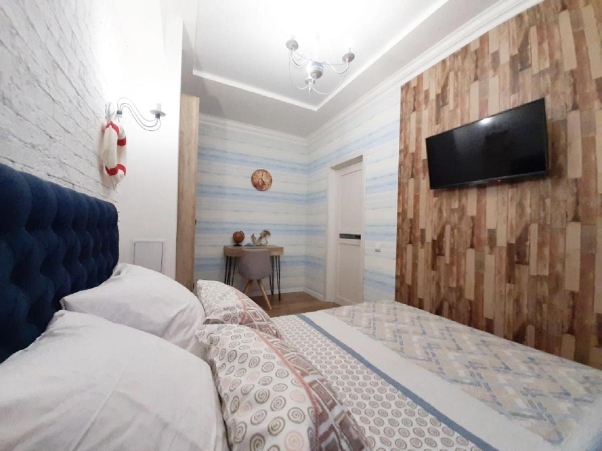 2 Bdr Apartment Near Gorky Park, Center Харков Екстериор снимка