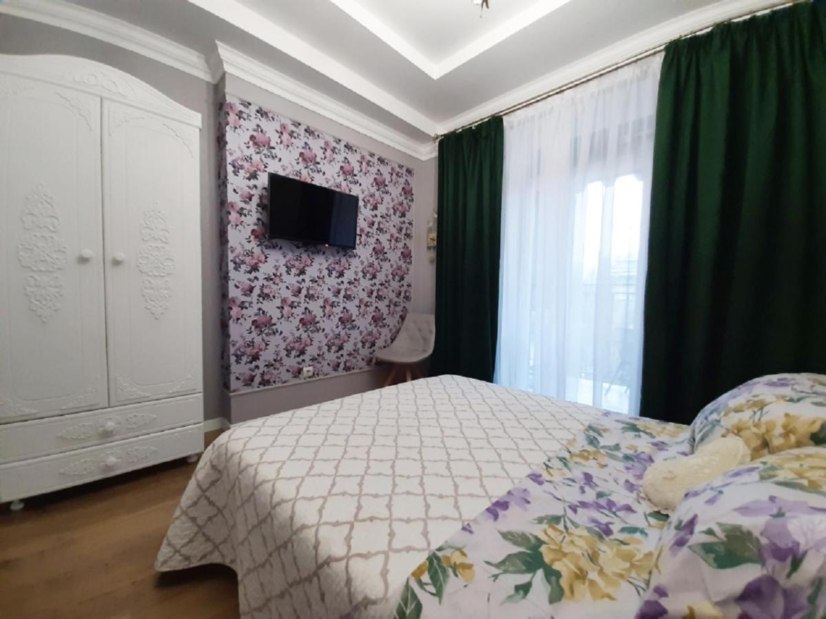 2 Bdr Apartment Near Gorky Park, Center Харков Екстериор снимка