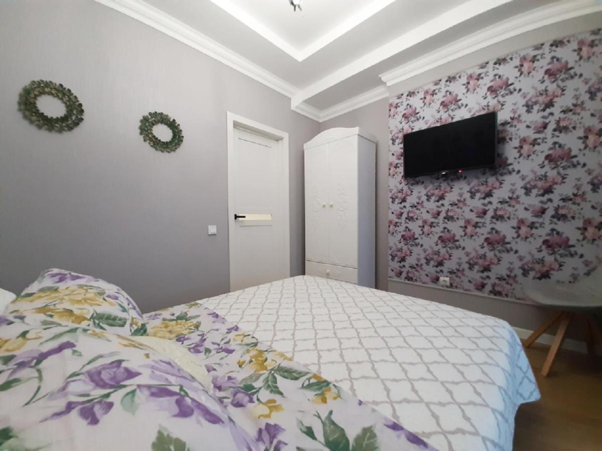 2 Bdr Apartment Near Gorky Park, Center Харков Екстериор снимка